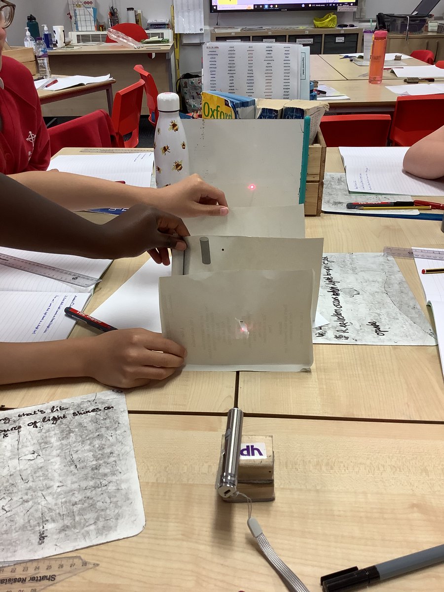 StPhilipsY6C22's tweet photo. We’ve been using lasers to prove that light travels in straight lines and discussing the luminosity of objects in the classroom #StPhilipsScienceY6 #TeamStPhilips @StPhilipCEAP https://t.co/vMgWHsSTHL