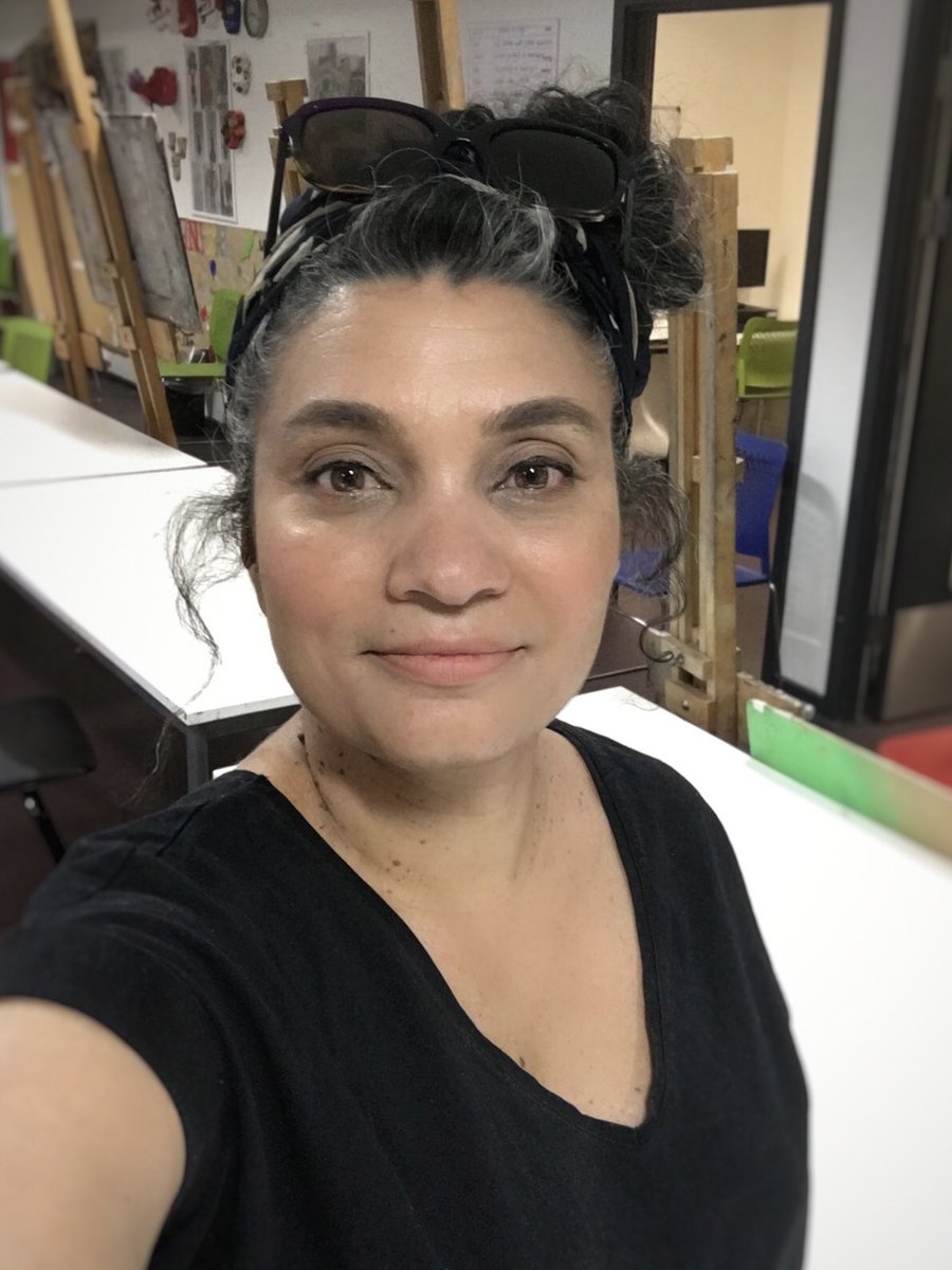 KoalaCourses's tweet photo. 👋🏼 #Hertshour peeps! What’s the last creative thing you did? 📸 Last week was the end of term, this was taken just after 9:30pm in the teaching studio 🎨 Gim (artist & art lecturer) #hertforshireart #hertsart #creativeherts #artherts https://t.co/0kTuVsbnn2