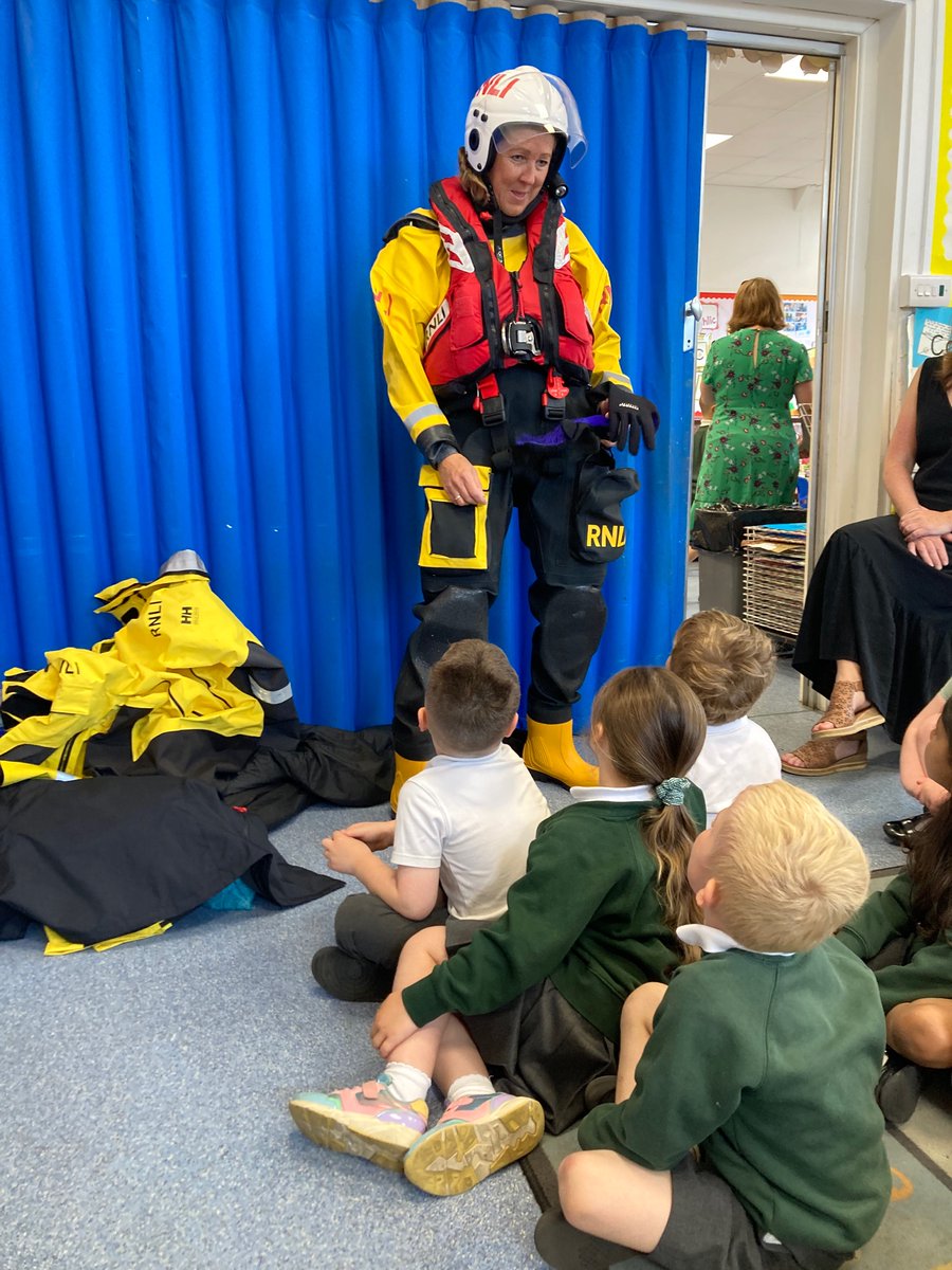 missaliney's tweet photo. Diolch enfawr i Mrs Dungey am drafod y bad achub gyda ni. Mae pawb wedi dysgu llwyth! | A massive thank you to Mrs Dungey for coming to discuss the RNLI with us. Everyone has learnt lots! 
🌊 https://t.co/d4q7Y9IxJv