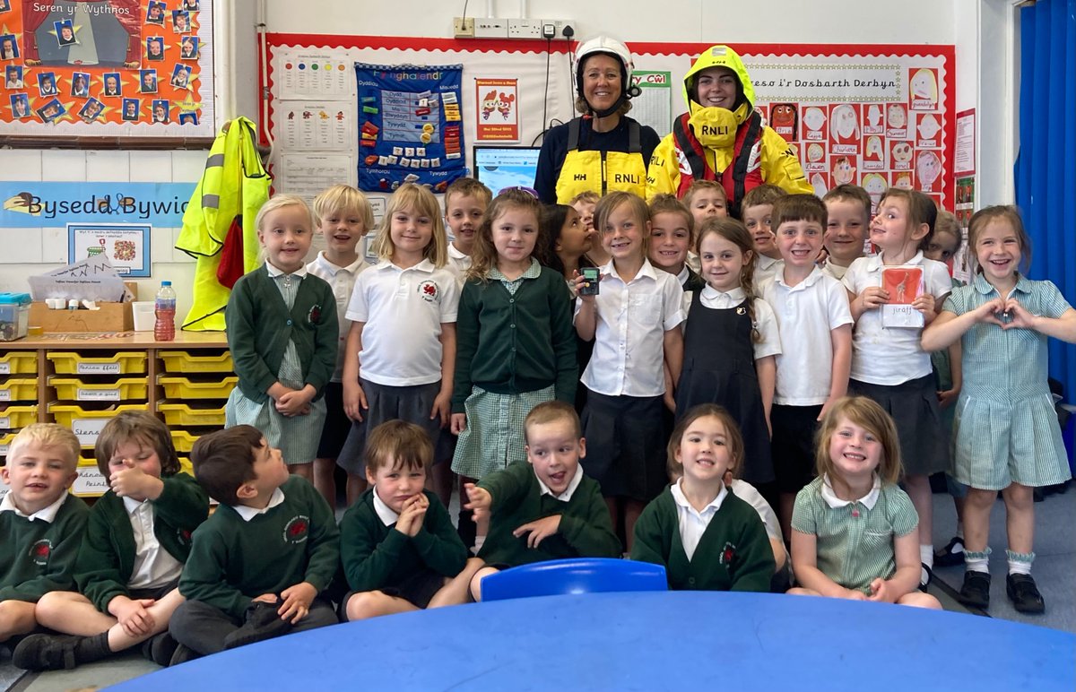 missaliney's tweet photo. Diolch enfawr i Mrs Dungey am drafod y bad achub gyda ni. Mae pawb wedi dysgu llwyth! | A massive thank you to Mrs Dungey for coming to discuss the RNLI with us. Everyone has learnt lots! 
🌊 https://t.co/d4q7Y9IxJv