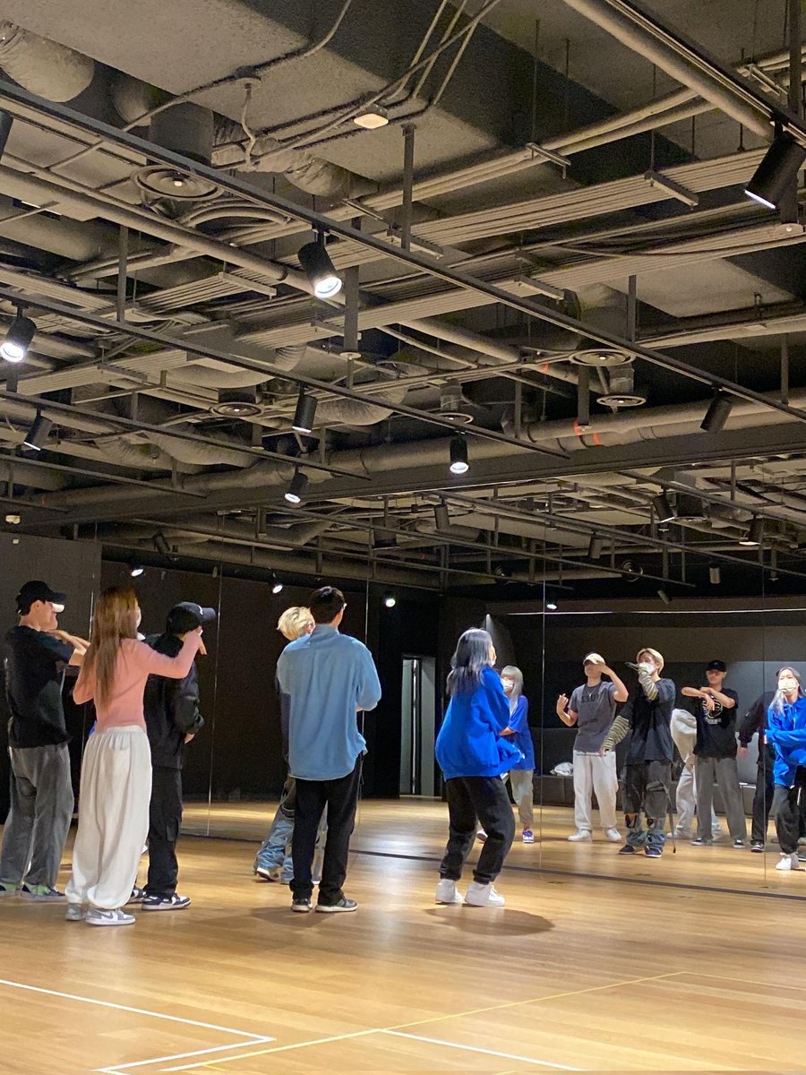 UnitedForiKON's tweet photo. [WEVERSE] 22-06-20

🍒:오늘 연습 시작!!! #아이콘서트 #FlashBack

|TRANS|

🍒:Today's practice starts! #iConcert #FlashBack

#iKON #아이콘 #SONG #송윤형 @YG_iKONIC @sssong6823 https://t.co/FdCvz2MGTm