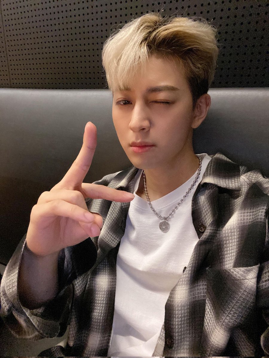 UnitedForiKON's tweet photo. [WEVERSE] 22-06-20

🍒:오늘 연습 시작!!! #아이콘서트 #FlashBack

|TRANS|

🍒:Today's practice starts! #iConcert #FlashBack

#iKON #아이콘 #SONG #송윤형 @YG_iKONIC @sssong6823 https://t.co/FdCvz2MGTm