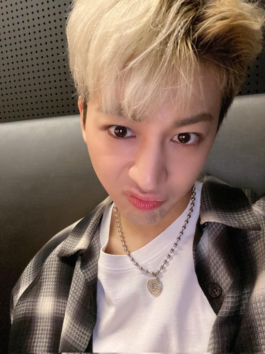 UnitedForiKON's tweet photo. [WEVERSE] 22-06-20

🍒:오늘 연습 시작!!! #아이콘서트 #FlashBack

|TRANS|

🍒:Today's practice starts! #iConcert #FlashBack

#iKON #아이콘 #SONG #송윤형 @YG_iKONIC @sssong6823 https://t.co/FdCvz2MGTm