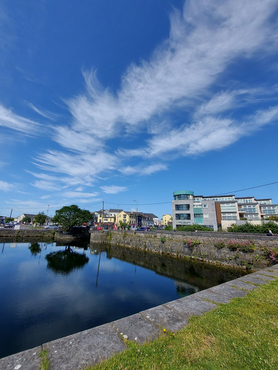 galwayswestend's tweet photo. It's definitely a day to cross the bridges toward Galway's Westend π«Ά The sun is high and the craic is mighty back Wesht... What are you getting up to today?
#galwayswestend #crossthebridge #galway #thisisgalway #ireland #cometogalway #whatsoningalway #thingstodoingalway https://t.co/6bQShzuMf8