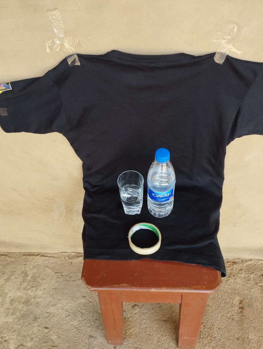 theadeoluwaa's tweet photo. Shot on phone.
The result.                                             The setup. https://t.co/jLWSWNKwD5
