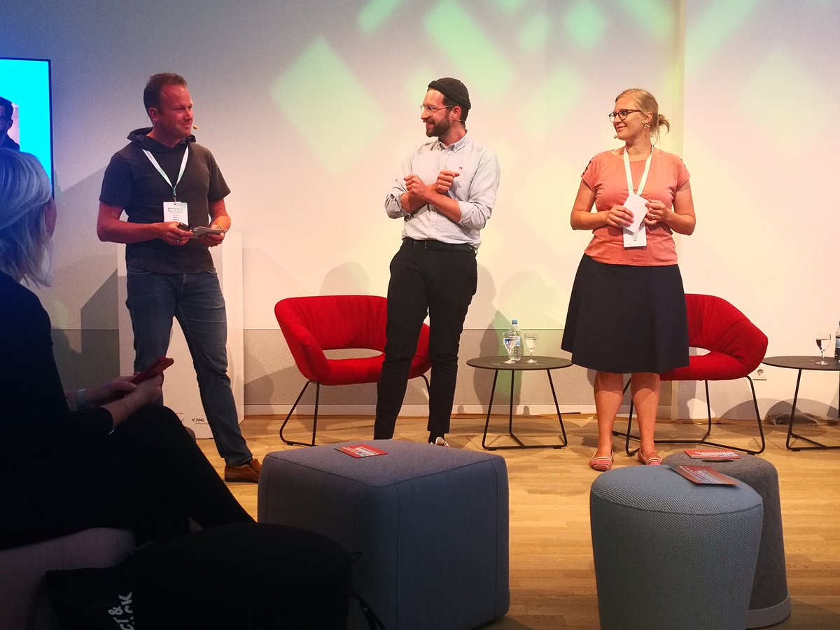 Innomind1's tweet photo. Probiergeschichten von @santhazeiher @MarcoNiebling @gregorkalchthaler im #workshop auf der #nwx22
Ehemalige #newworkaward GewinnerInnen
Credo: Ohne Sinn nix drin
@newwork https://t.co/0WeZ18jedW