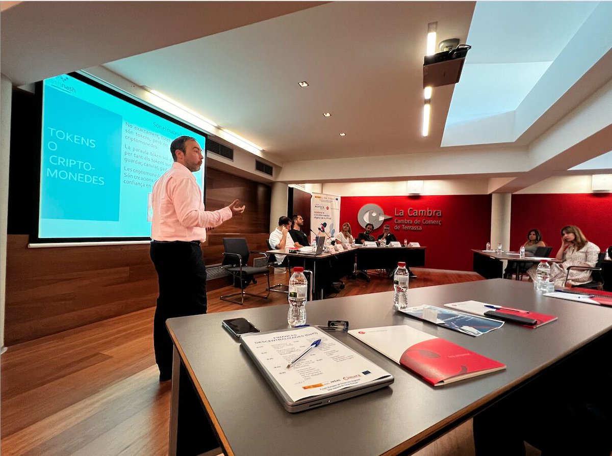 CambraTerrassa's tweet image. Jornada #AceleraPyme #CambraTerrassa "𝗙𝗶𝗻𝗮𝗻𝗰𝗲𝘀 𝗱𝗲𝘀𝗰𝗲𝗻𝘁𝗿𝗮𝗹𝗶𝘁𝘇𝗮𝗱𝗲𝘀 (DeFi)" aprenent sobre #Criptomonedes, #NFTs, #Tokens i oportunitats que poden beneficiar a les empreses.

Més activitats👉🏽bit.ly/37VRWxb

@asalvany @EduarditoForte @nataliacuguero