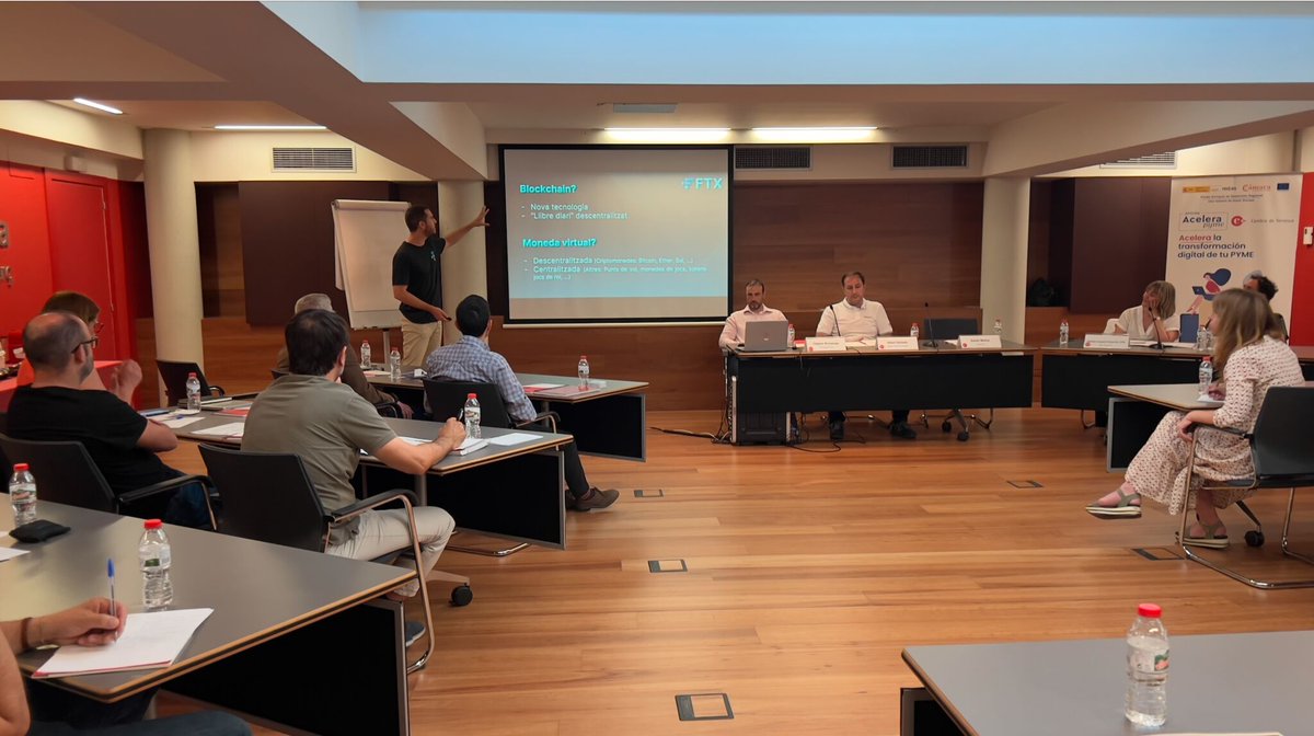 CambraTerrassa's tweet image. Jornada #AceleraPyme #CambraTerrassa "𝗙𝗶𝗻𝗮𝗻𝗰𝗲𝘀 𝗱𝗲𝘀𝗰𝗲𝗻𝘁𝗿𝗮𝗹𝗶𝘁𝘇𝗮𝗱𝗲𝘀 (DeFi)" aprenent sobre #Criptomonedes, #NFTs, #Tokens i oportunitats que poden beneficiar a les empreses.

Més activitats👉🏽bit.ly/37VRWxb

@asalvany @EduarditoForte @nataliacuguero
