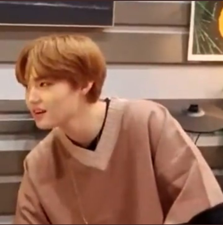 Yowmashiho's tweet image. Doyoung's new                  The whole
Hair color:                             fandom: