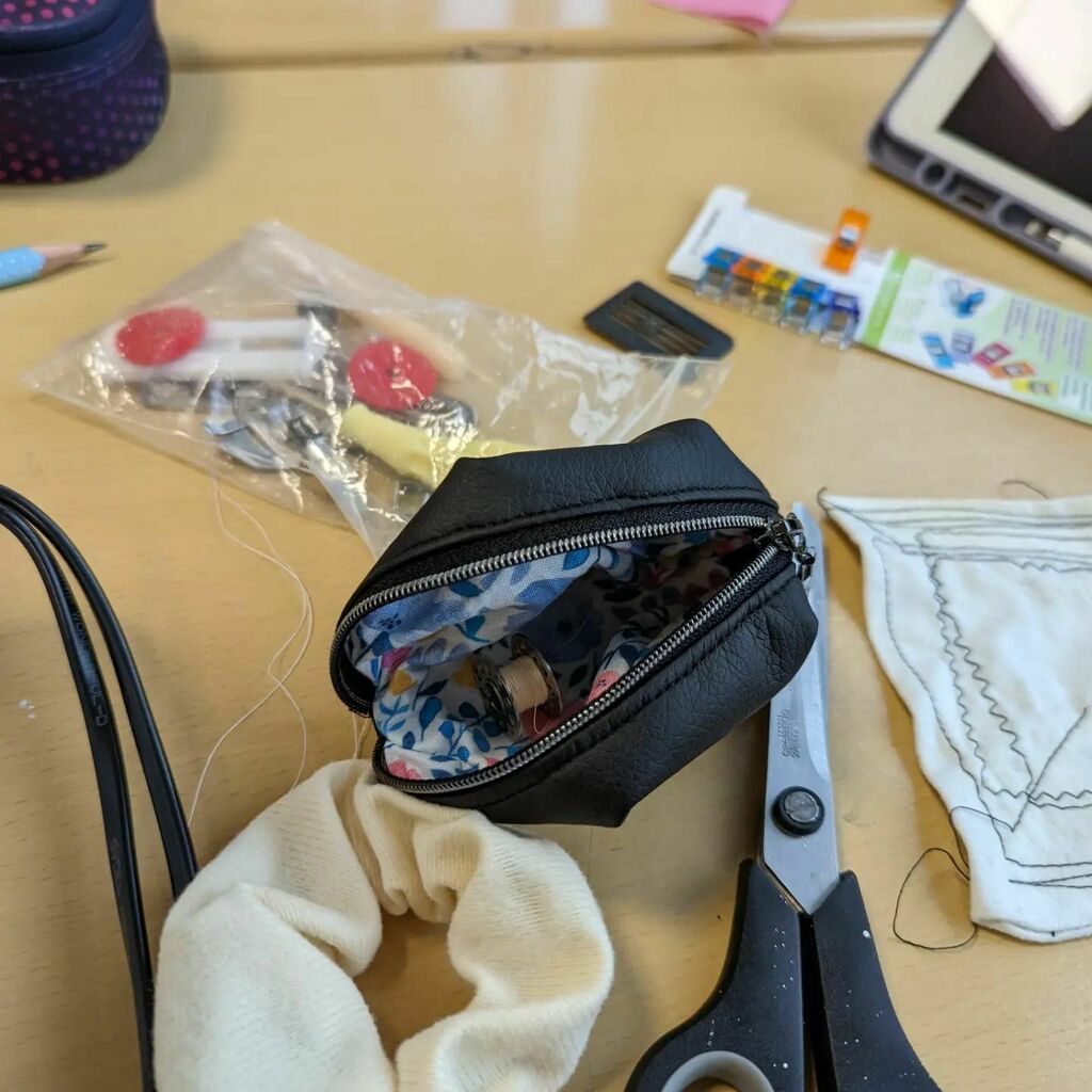 DBGNeunkirchen's tweet photo. #dbgneunkirchen #projekttage2022 #naehen https://t.co/rLz6doeyuE https://t.co/6YsLSZIFHz