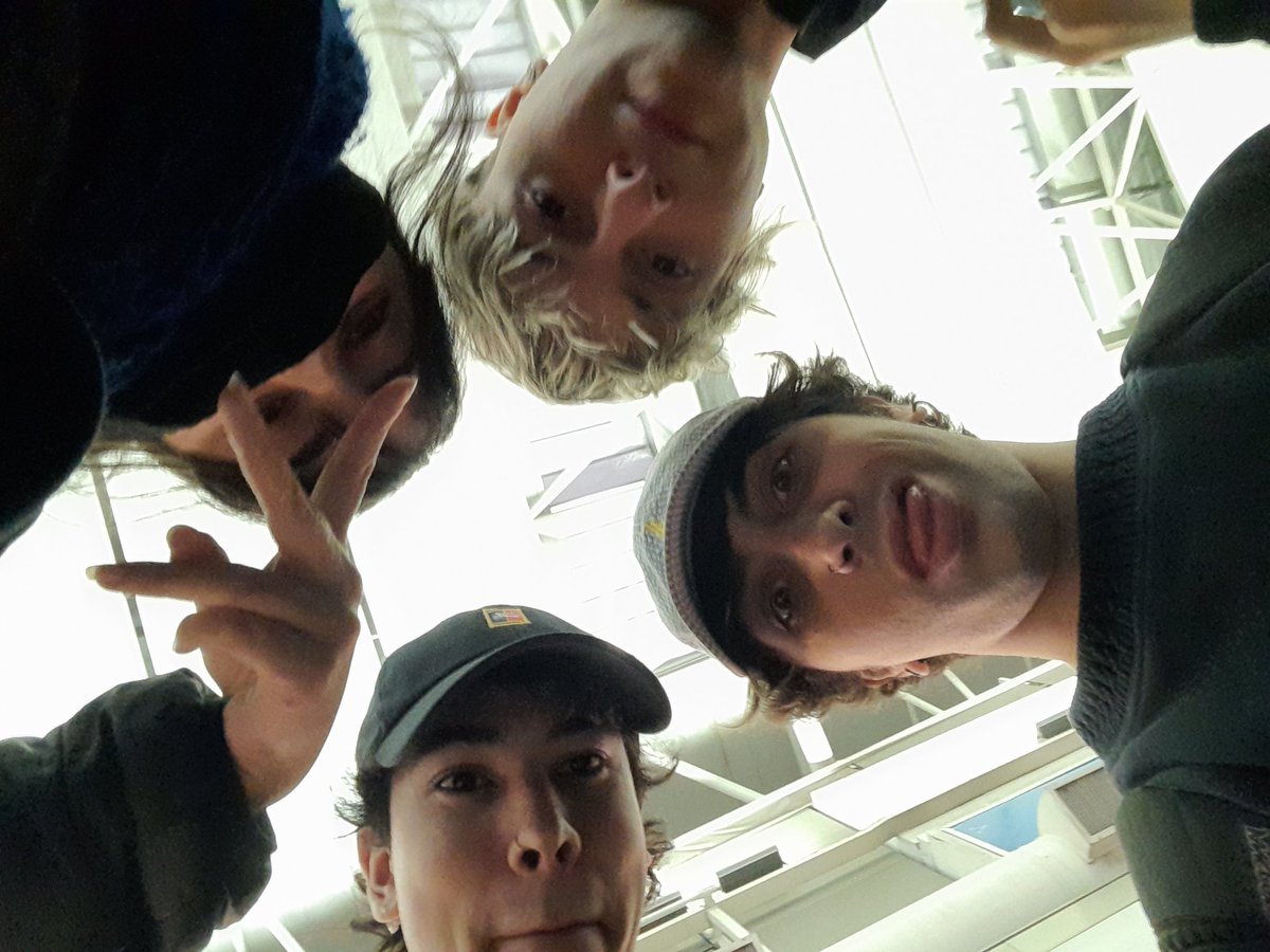 WeLoveThatShit_'s tweet photo. espero que tengan un lindo viaje y disfruten de los regalitos q me mate haciendo a las 4am. Los amo @SpreenDMC @OscurlodVideos @rodricarreraaa 🥺🤍 https://t.co/faiOEpR06i
