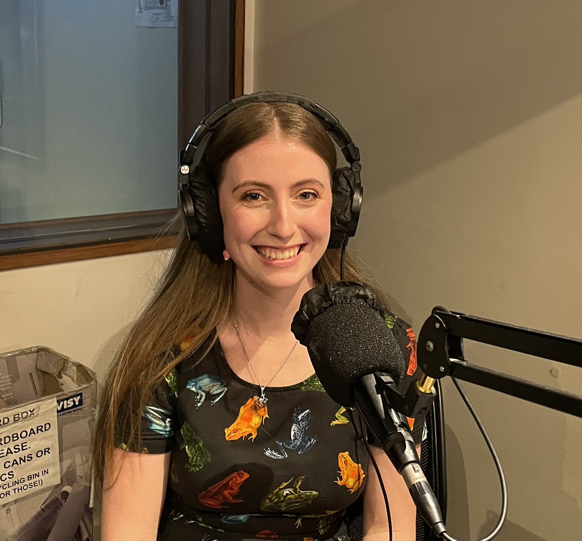 A minute talking frogs goes by so fast! 😱 Thanks so much to @DrShaneRRR for having me and 20 more outstanding PhDs on @einstein_agogo #20phds20mins 🤩 We were all very nervous but you took excellent care of us 🥰 @3RRRFM #phdlife #scicomm #frogs