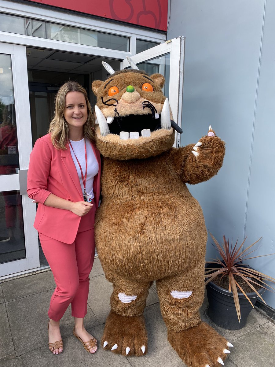 Look who came to visit us @CTS_Watford today! Thank you @CWBookshop our children LOVED it! #juliadonaldson #thegruffalo