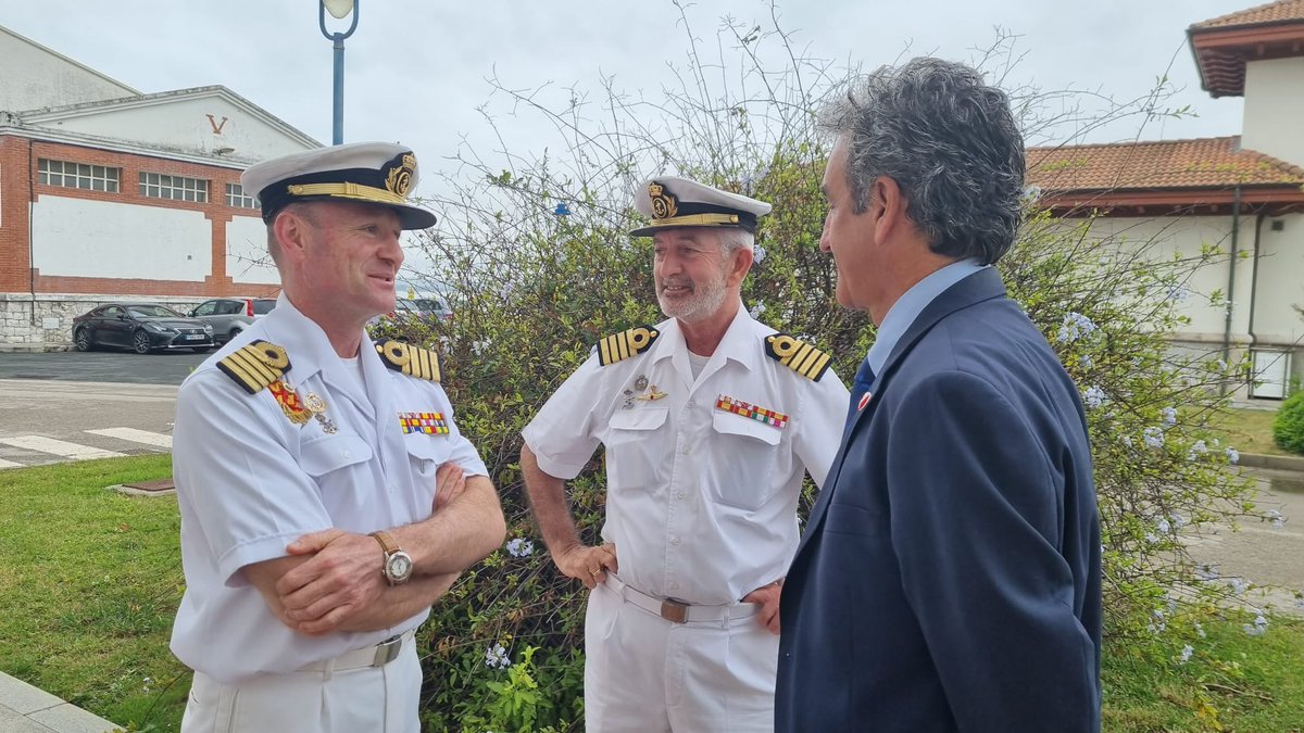 f_martingallego's tweet photo. Es un honor recibir al comandante y a la tripulación del buque escuela Juan Sebastián Elcano en @port_santander coincidiendo con la celebración del 150 aniversario y en la misma semana que viene @CasaReal. https://t.co/Dvo8NtR8dB