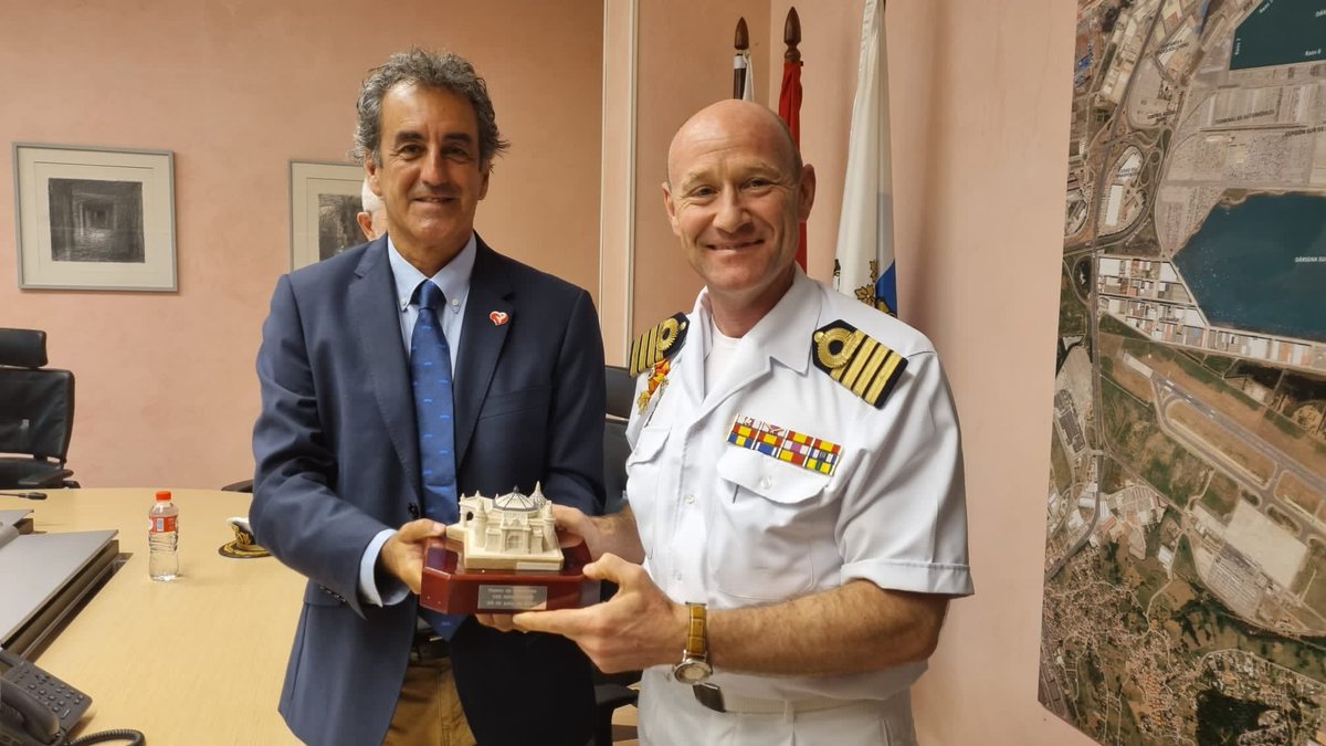 f_martingallego's tweet photo. Es un honor recibir al comandante y a la tripulación del buque escuela Juan Sebastián Elcano en @port_santander coincidiendo con la celebración del 150 aniversario y en la misma semana que viene @CasaReal. https://t.co/Dvo8NtR8dB