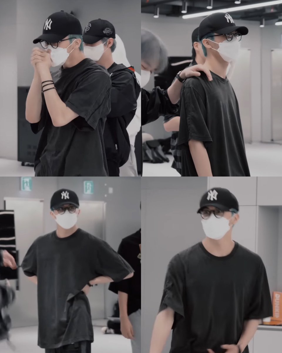 LOOKSMKL's tweet photo. dance practice🕺🏻 https://t.co/zUkzTzugQm