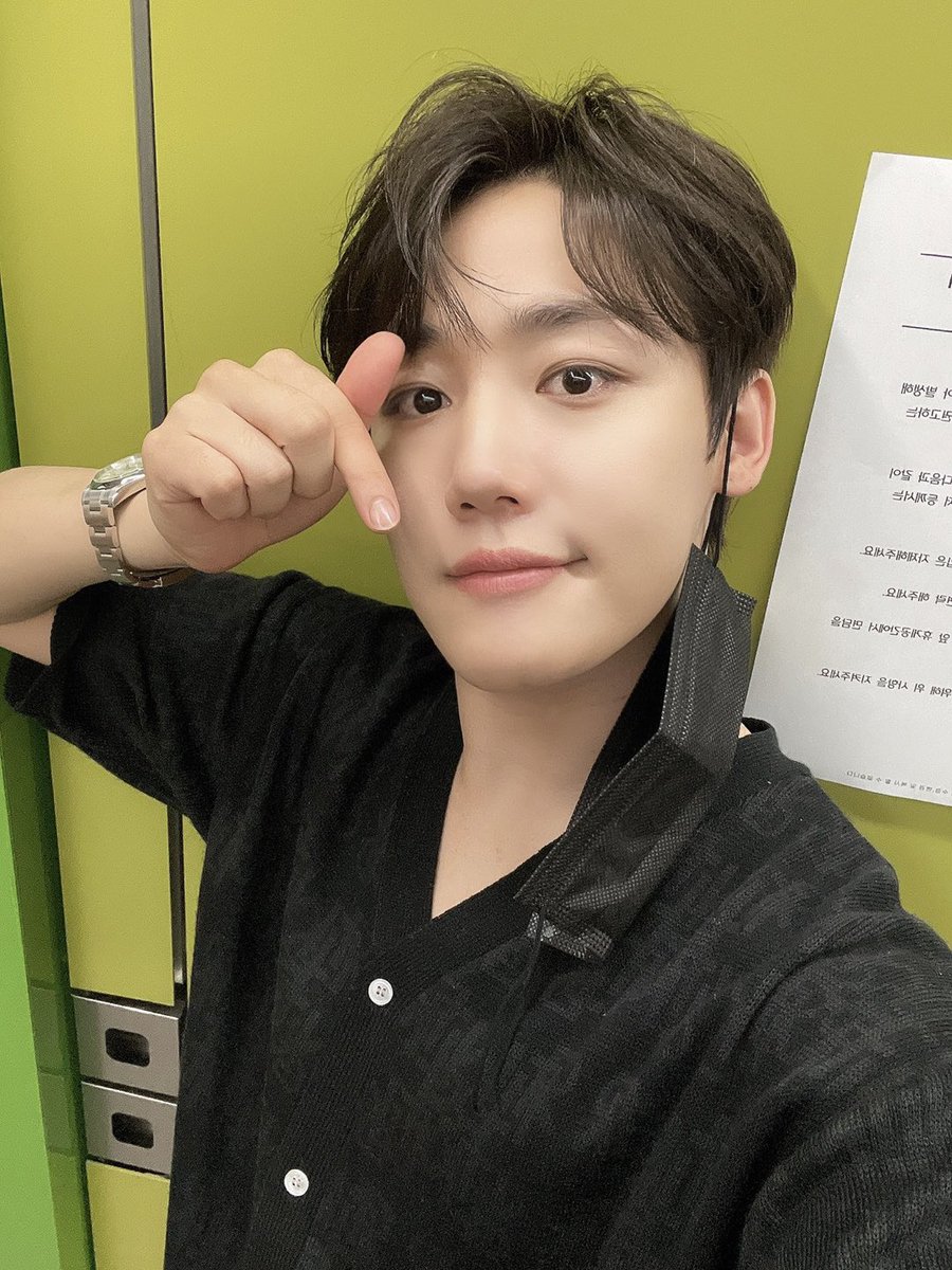 GoldenChild's tweet photo. [💡] #골드니스 여러분!
잠시 후 PM 8:30 MBC FM4U ‘#GOT7영재의친한친구’
#골든차일드 #장준 이 출연합니다.
월요일을 극복하는법⁉️
쭌디랑 친친에서 만나기🖤 니스들 오늘도 함께해요😘

#GoldenChild #GNCD 
#이장준 #LeeJangJun #JangJun https://t.co/jvj0FKrEBV