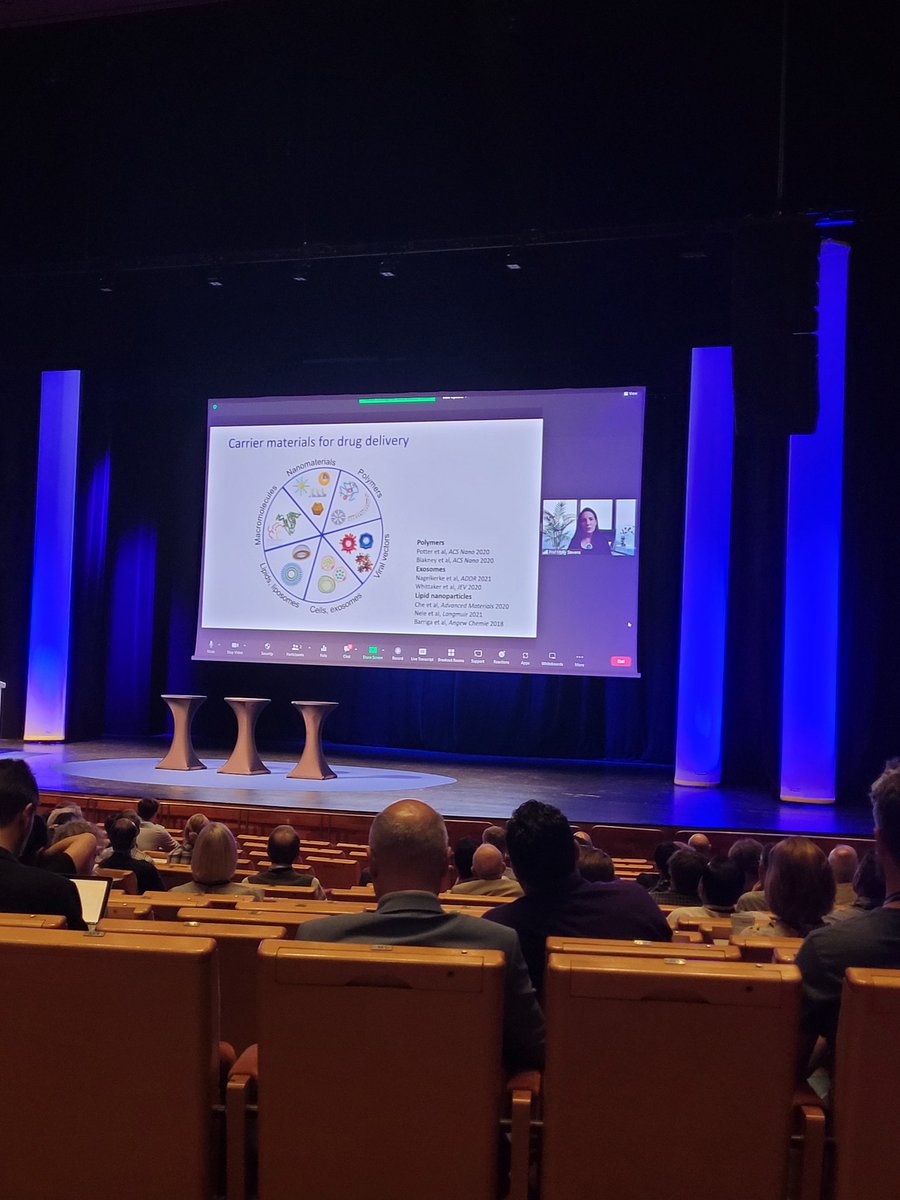 At the 2nd Swedish Chemical Society Meeting, hearing my postdoc advisor #MollyStevens speak about SPARTA and other amazing work from the Stevens group❤️! So nice with in-person conferences again!