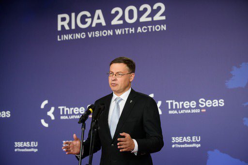 VDombrovskis tweet picture