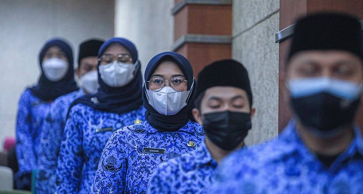 pakarsoal's tweet photo. Suka atau tidak suka, pemda harus ikuti aturan pusat karena gaji PPPK guru sebenarnya sudah diperhitungkan dalam alokasi DAU 2021 dan DAU 2022, https://t.co/bzEGhh28OX