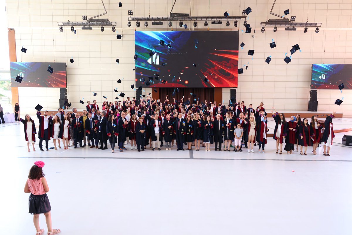HKÜ 2021-2022 Mezuniyet Töreni 🎓

İktisadi, İdari ve Sosyal Bilimler Fakültesi (<a href="/hkuiisbf/">HKÜ İİSBF</a>) mezunları, diplomalarını almanın gururunu yaşıyor. Mezuniyet sevinciniz daim, yolunuz açık olsun.👋👏

#hkunv #HKÜ2022