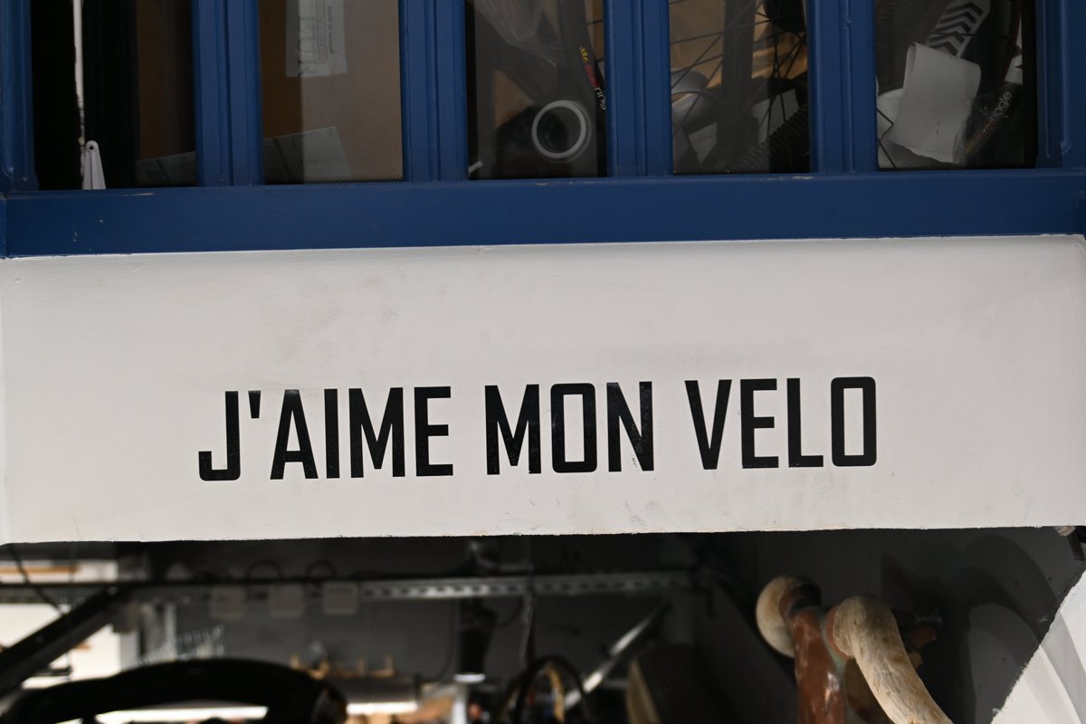 mybiketowork's tweet image. 14h00 ce lundi 20/06 #rayonslibres sur @_CauseCommune_ avec au micro @thierryseray pour tenter d'explorer de nouveaux récits autour du vélo. C'est sur 93.1fm en IDF, sur le web ailleurs.
@cyclAbel termine l'émission en se demandant si tout est permis, si c'est codifié ?!