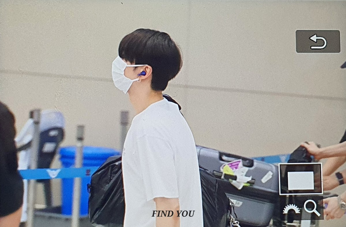 FINDYOU_1122's tweet photo. 220620 ICN 입국
기현아 오랜만이야😊
#몬스타엑스 #MONSTA_X  #기현 #KIHYUN @OfficialMonstaX https://t.co/cbu79dJWag