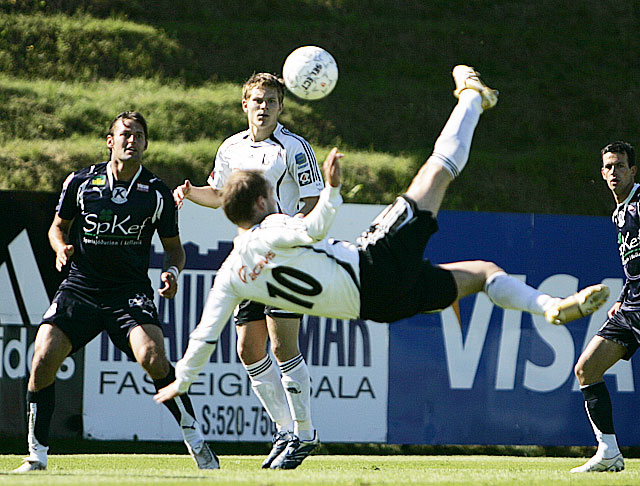 Uppáhaldsmyndin sem ég hef tekið af Venna. Hjólhestaspyrna í bláhornið með FH á móti Keflavík sumarið 2007. #fotboltinet