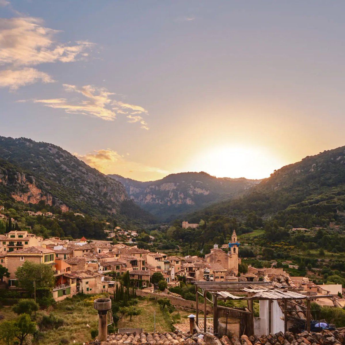 VisitValldemoss's tweet image. 🔹 Empezamos la semana con este bonito amanecer y estas maravillosas vistas de Valldemossa. 🌄

🔹 The week begins with this beautiful sunrise and these wonderful views of Valldemossa. 🏘️