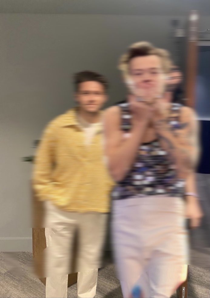 dontworryjenny's tweet photo. NEW- exclusive photos of Harry and Niall backstage at Wembly last night in London for Love on Tour night 2 via Anthony Pham on Instagram!!! https://t.co/qDWdycVpCG