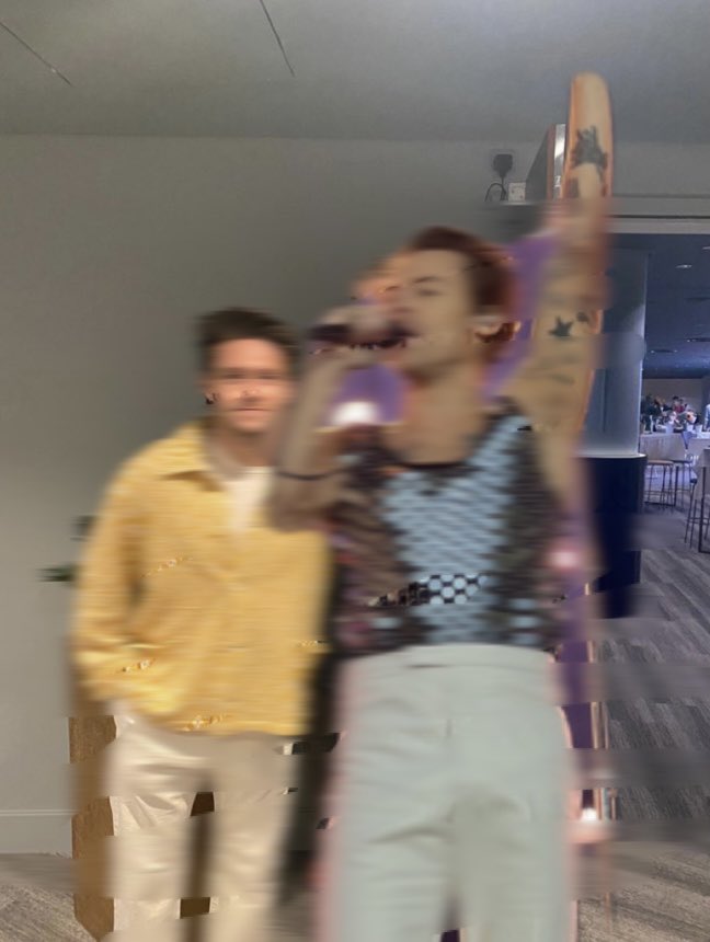 dontworryjenny's tweet photo. NEW- exclusive photos of Harry and Niall backstage at Wembly last night in London for Love on Tour night 2 via Anthony Pham on Instagram!!! https://t.co/qDWdycVpCG