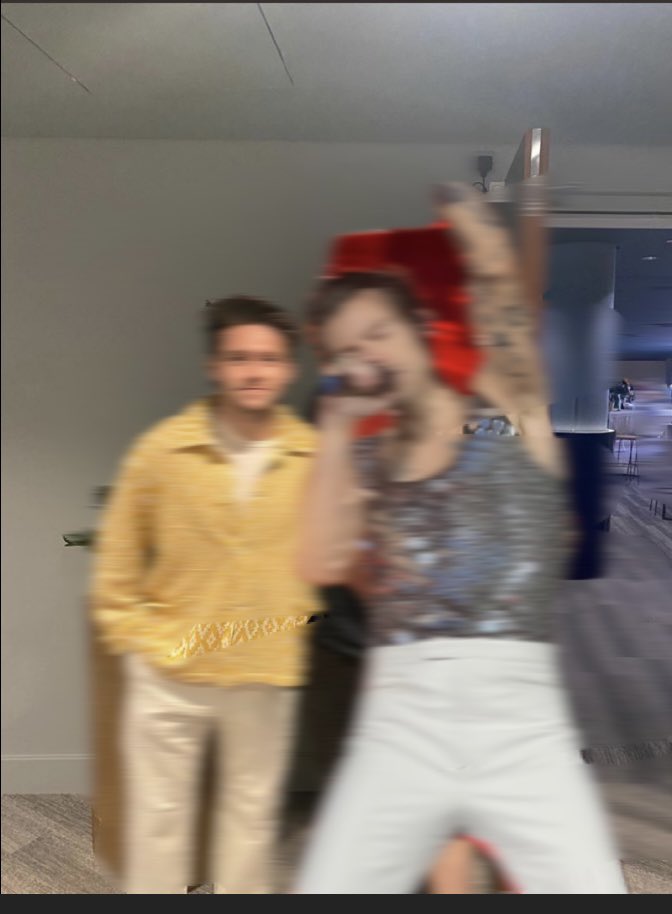 dontworryjenny's tweet photo. NEW- exclusive photos of Harry and Niall backstage at Wembly last night in London for Love on Tour night 2 via Anthony Pham on Instagram!!! https://t.co/qDWdycVpCG