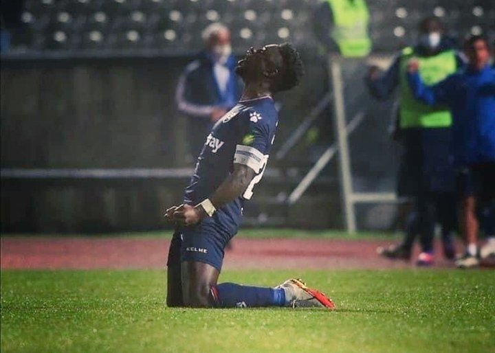 PalopFut's tweet photo. Após a descida da B SAD à segunda liga, Abel Camará não prolongará o seu contrato e poderá sair . O guineense de 32 anos de idade irá seguir para a Indonésia, onde se juntará ao Arema FC. https://t.co/04m0aEh01Y