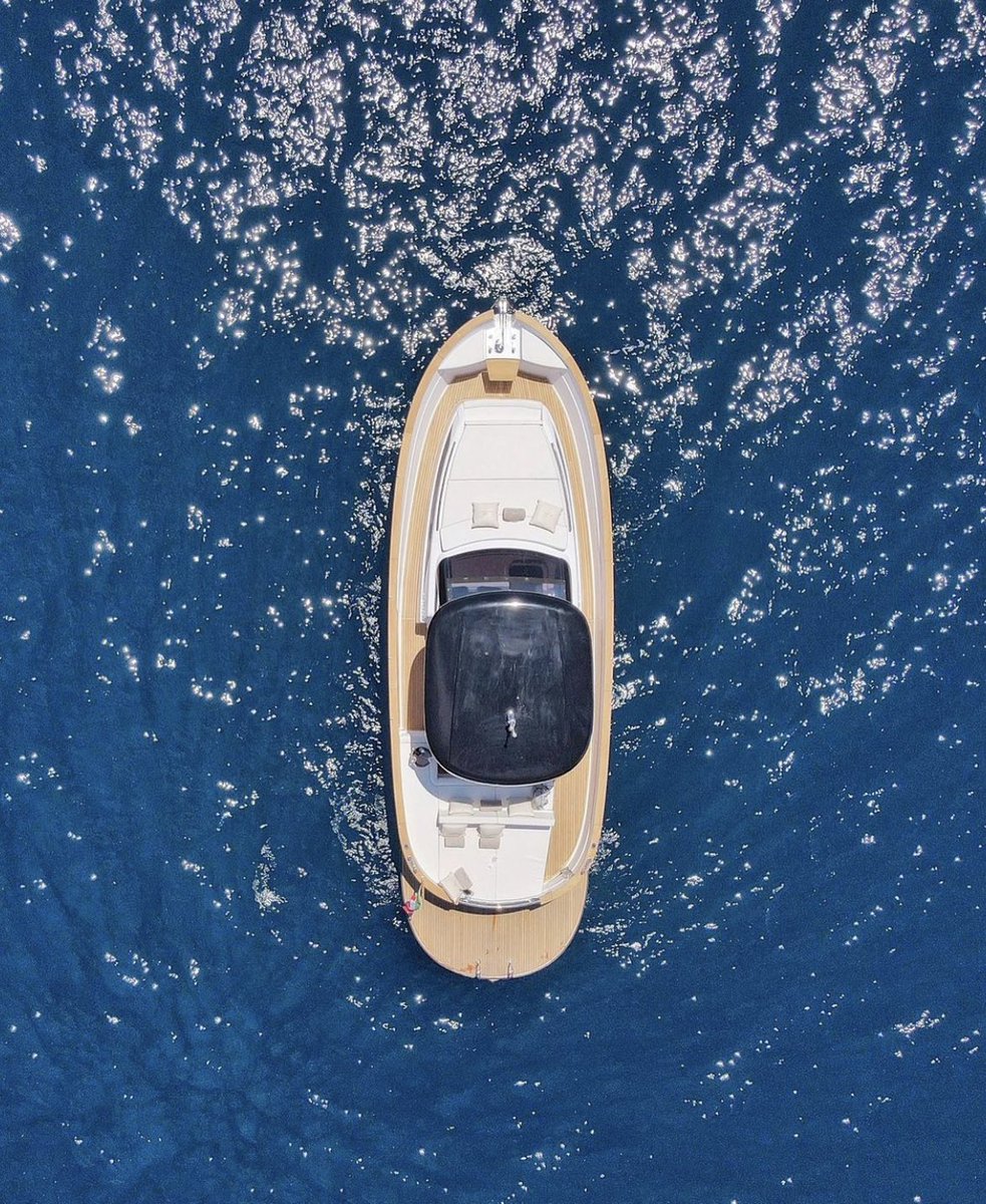 Take the boat on the Italian coast 🛥 🇮🇹