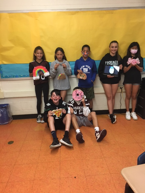 HoldrumMS's tweet photo. Ms. Bohen's 6th gr Spanish students completed beautiful pinatas to end the school year! https://t.co/QRJrsxONt4