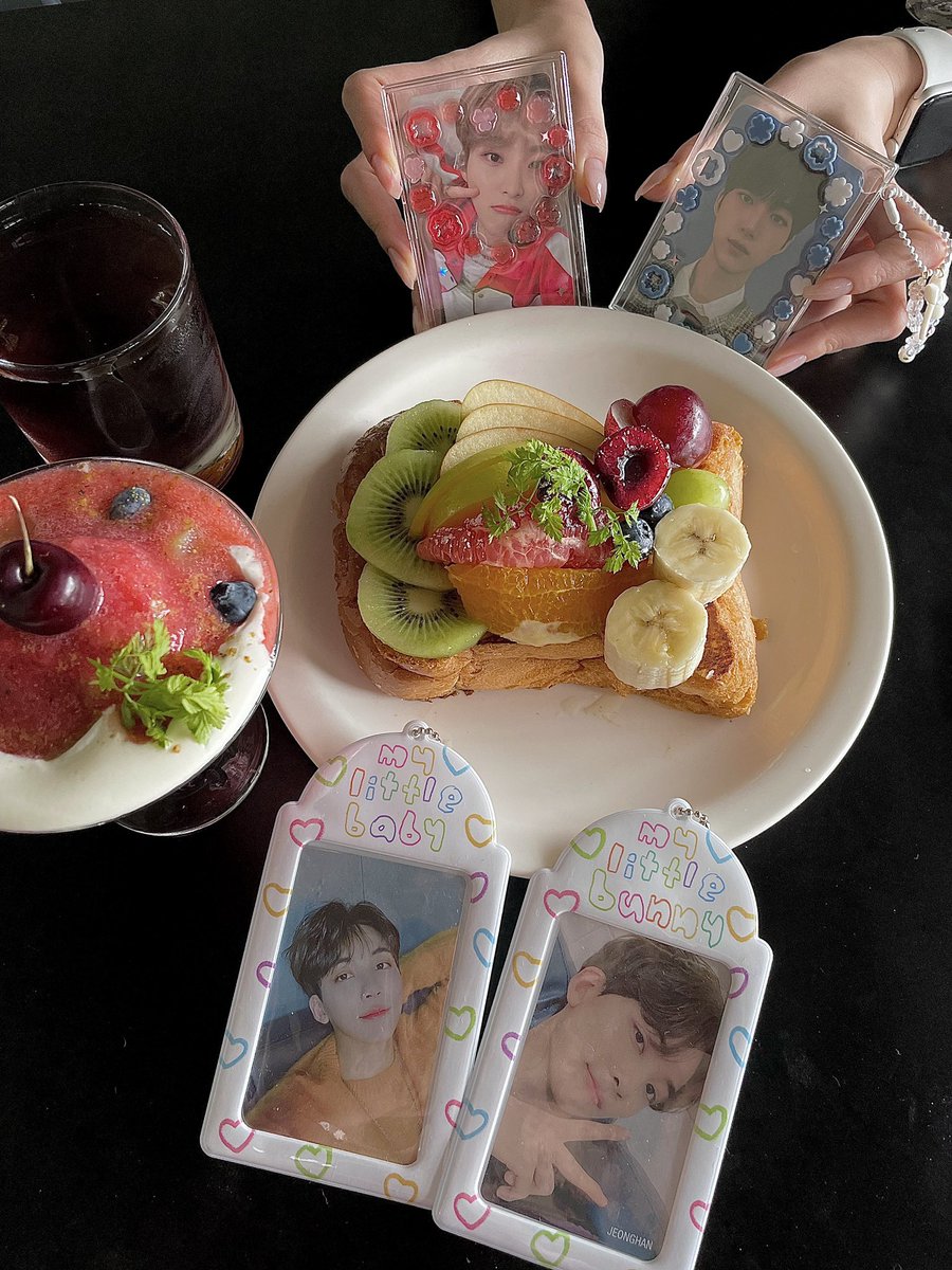 Bite0A's tweet photo. 을지로 - 섬광💕

포카홀더랑 메뉴랑 찰떡쿵야

 #정한아_마니머거여ㅎㅎ https://t.co/dmUssDimno