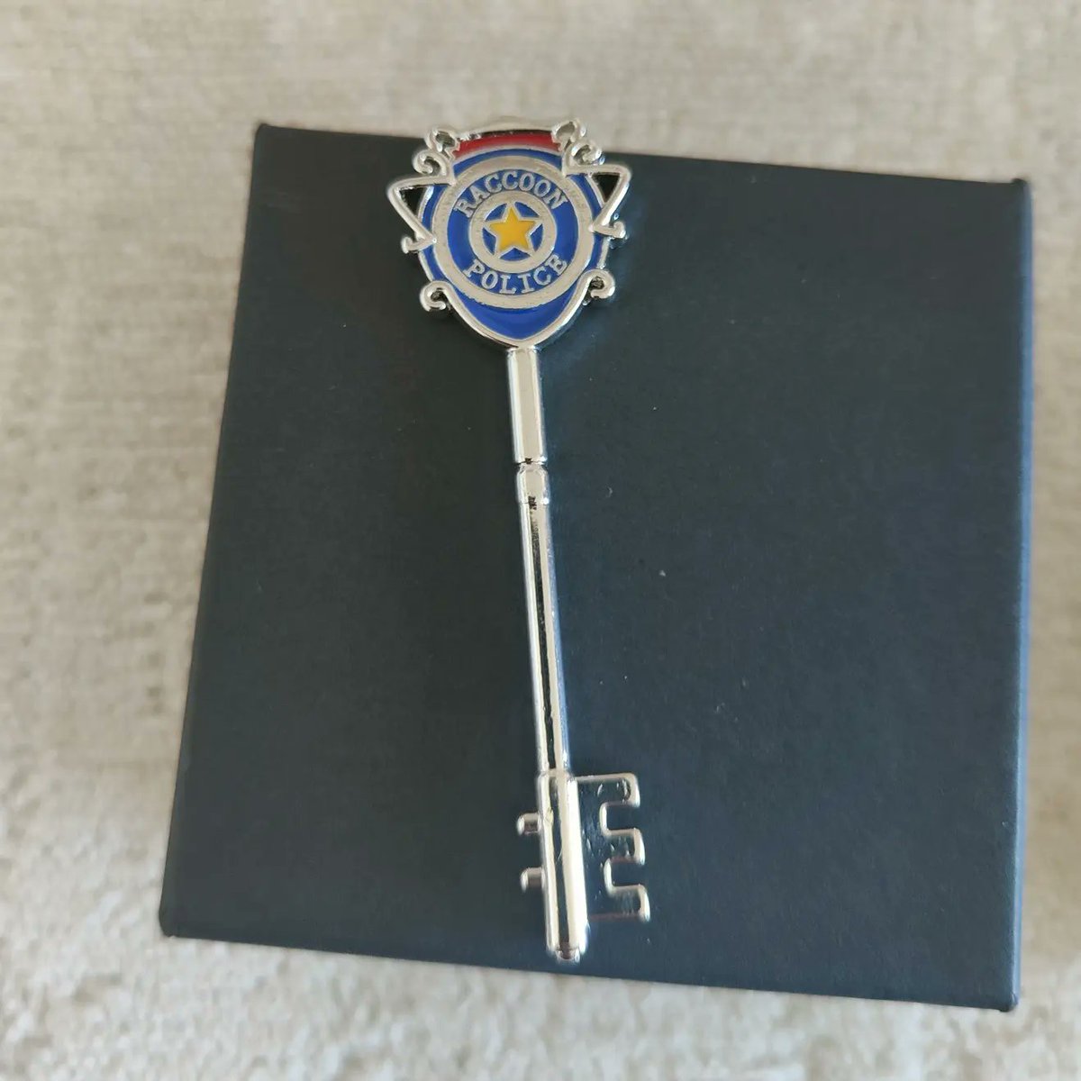 rainbow_geisha's tweet photo. Ooooo my resident evil keys arrived! My mate bought me the RPD one and I got the rest. Going to use them in the Res 2 board game! #residentevil2 #residentevil #boardgames #gamer #tabletop #res2 #keys #rpd #racooncitypolicedepartment https://t.co/Uq0PJoNs1L