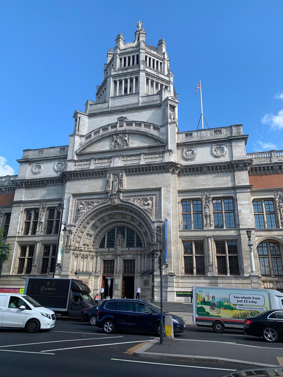 Today I’m in South Kensington &amp; Knightsbridge with <a href="/EnjoyEducation/">Enjoy Education Team</a> which I always enjoy with our focused, proactive and insightful meetings. Due to the national rail-strike 🚂 tomorrow, this will be my only day in London. I’m gonna make the most of it 👌🏻