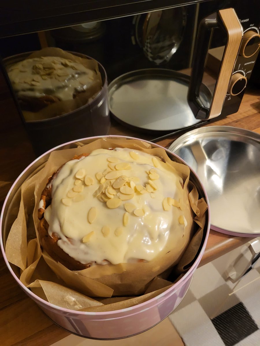 Stacey and the largest sweet potato cake ever - when you unnecessarily double the recipe!  #DW2022 <a href="/BDA_Dietitians/">British Dietetic Association</a>