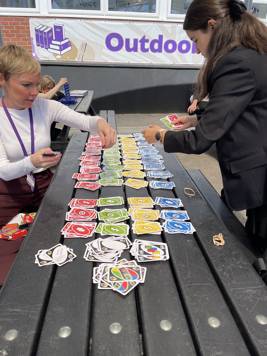 OAHLibrary's tweet photo. The great UNO sort!! It worked. Game on! #outdoorlibrary @OutwoodHindley https://t.co/HsyAfTNKi2