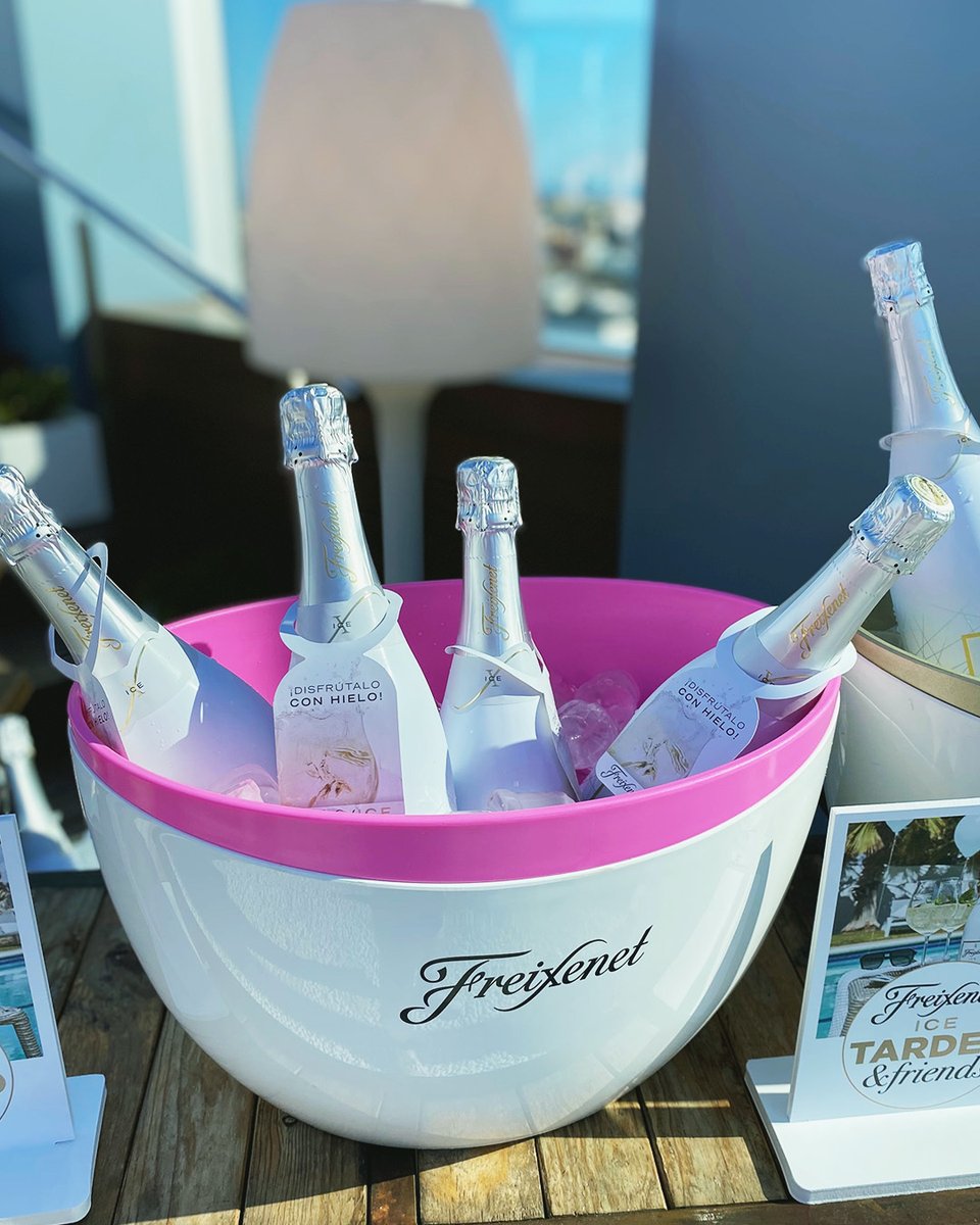 freixenet's tweet photo. Rooftop con vistas espectaculares a Barcelona y una copa de tu #Freixenet favorito. ¿Te animas?
📍Hotel Novotel Barcelona City
#CelebraLaVida #EstoHayQueCelebrarlo #FreixenetICE #FreixenetICERosé #NiceOnIce #Cava #CavaLovers
*El cava solo se disfruta con moderación. https://t.co/HVYDExoCxb