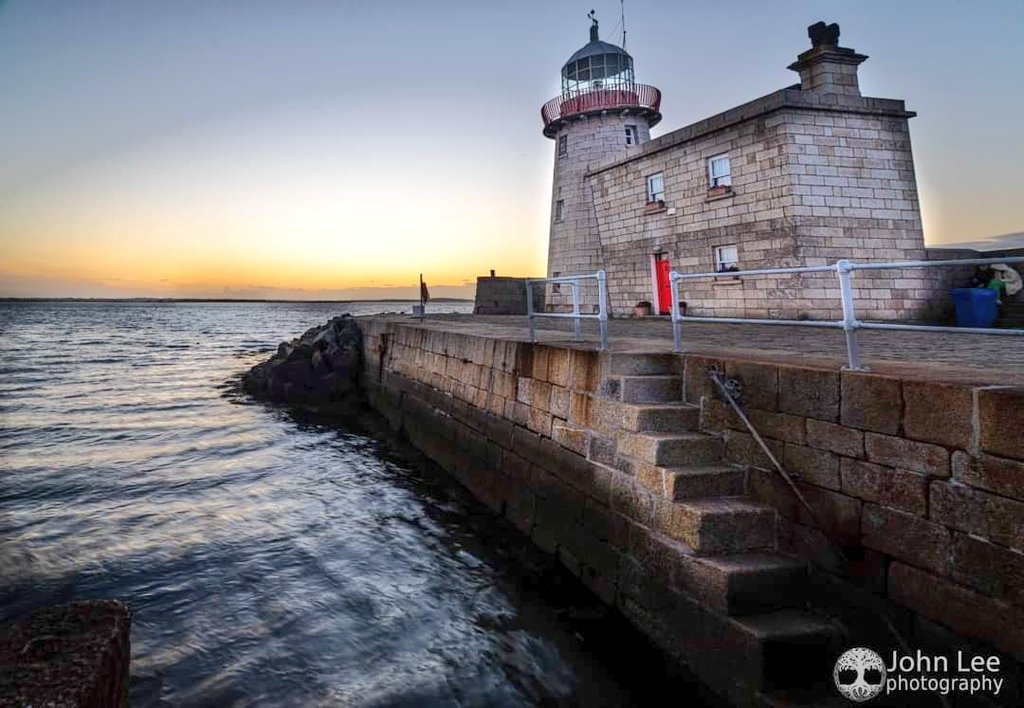 Howth Lighthouse at dusk

📷 @jlee10photos

#Howth #LoveDublin

@howthismagic @VisitDublin
@howthadventures @KishFish @BeshoffsofHowth @howthyachtclub @RadioAido @TheAbbeyTavern @HowthRNLI @AbartaGuides @McArdlePhoto @dodublintours @DublinBayCruise @lisamgriffith @AfloatMagazine