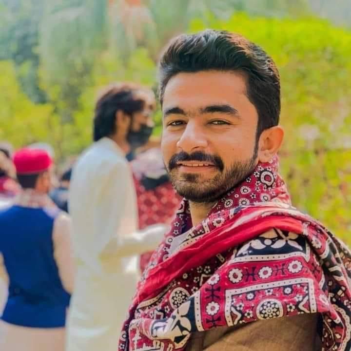 ashraff_705's tweet photo. یوں لگ رہا ہے جیسے ابھی لوٹ آئے گا
جاتے ہوئے چراغ ___ بجھا کر نہیں گیا..
#JusticeForAshfaqShar https://t.co/oSdHPKo778