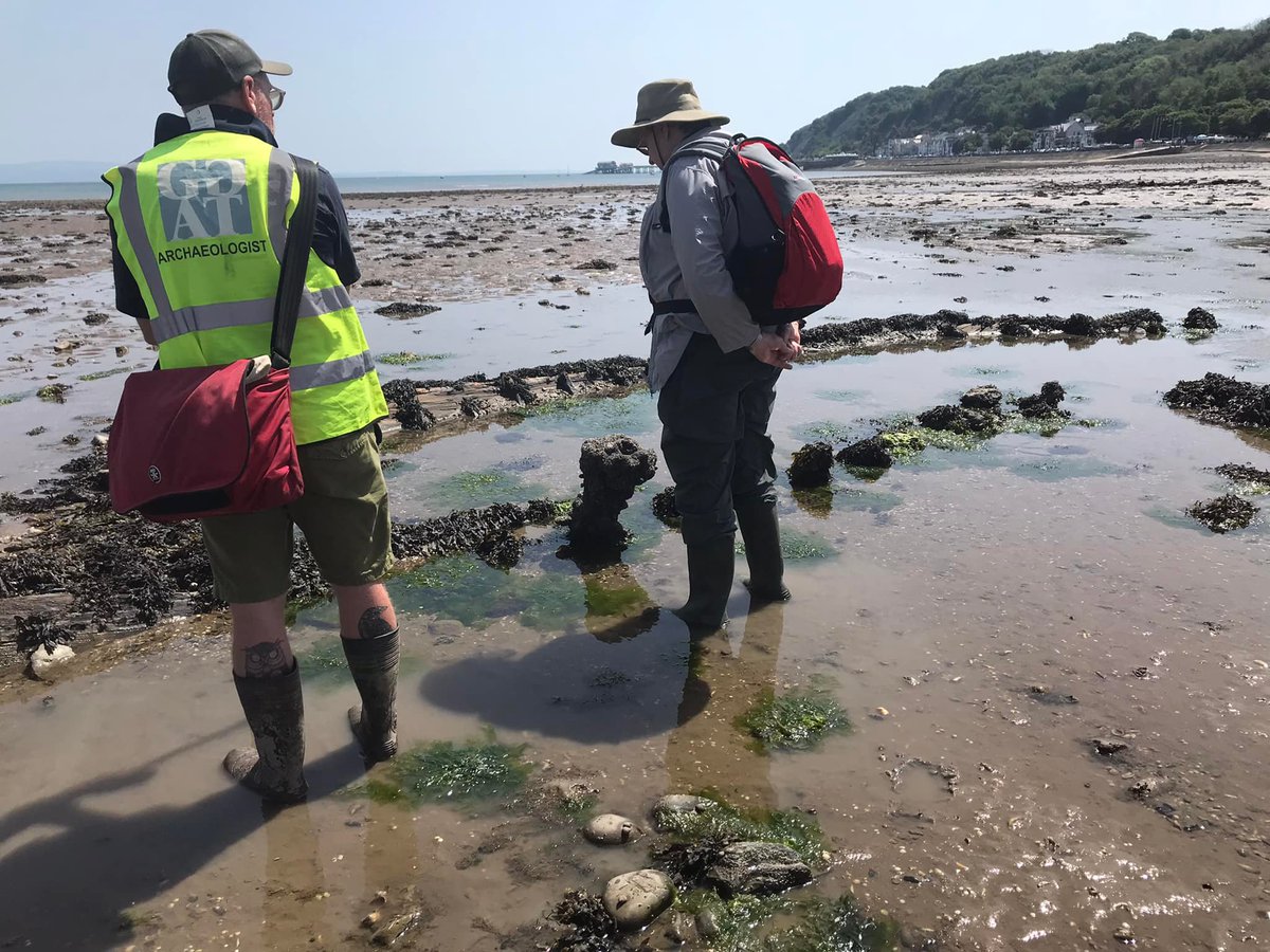 GGATProjects's tweet photo. Sun. sand, and copious amounts of mud! Great day with our Arfordir coordinator and volunteers looking at the archaeology of Swansea Bay.
#archaeology #foreshore #maritime #shipwreck #swansea #discovery #history #arfordir #learning #beautifuldestinations #coastal https://t.co/Sr9rQq9wlN