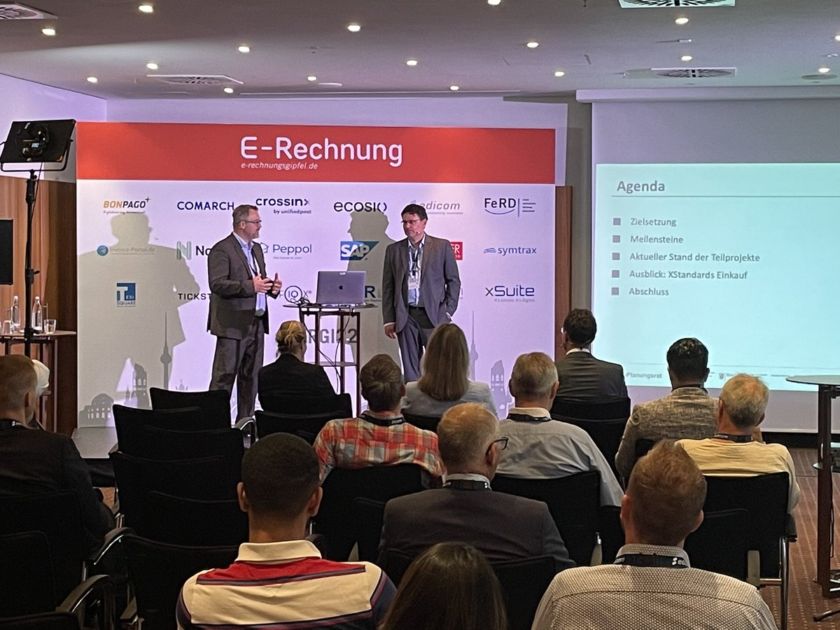 VeR_Verband's tweet image. Es geht weiter beim #ERGI22. Frank Schmitz vom Beschaffungsamt des #BMI und 
Dr. Lars Rölker-Denker von der #KoSIT geben ein Update zum Kooperationsprojekt zur standardbasierten Digitalisierung des öffentlichen Einkaufs- und Beschaffungsprozesses. Fazit: Da geht was!