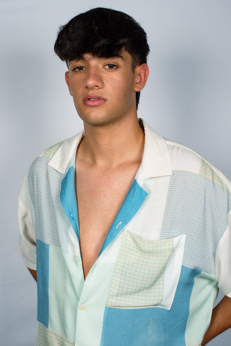 El futuro del cine español , Adrián Larey. Juventud, talento, formación, vocacióm, ganas, perseverancia, actitud, multifidciplinar, idiomas y música.
El perfil de los nuevos grandes actores!!
Muchas suerte Adrián. Creemos en tí. <a href="/adrianlarey/">adrián larey 🫀</a>  #actor #cine #teatro #television