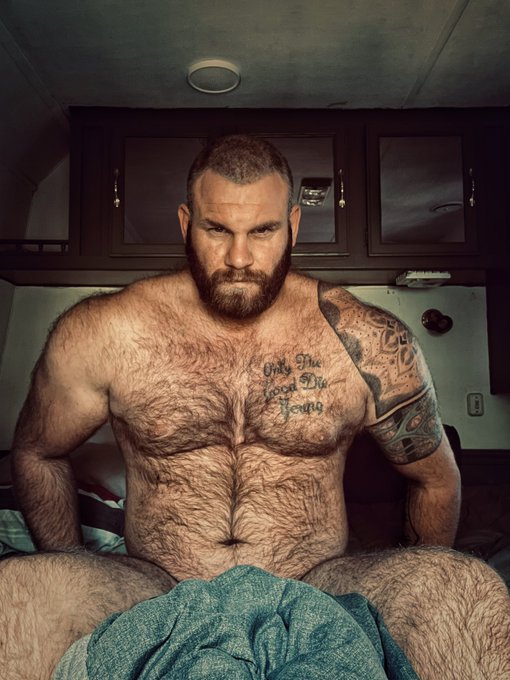 Retweet if you wanna get down and dirty..!!  https://t.co/i8ziEreFcN

#gaybearsofinstagram #gaybeardedmen