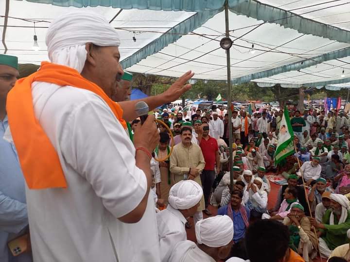 संयुक्त किसान मोर्चा की एक तत्काल बैठक करनाल हरियाणा में आयोजित की गई जिसमें फैसला लिया गया कि 24 जून को पूरे देश में जिला मुख्यालय पर अग्निपथ योजना के विरोध में प्रदर्शन किया जाएगा भारतीय किसान यूनियन भी 30 जून की जगह 24 जून के विरोध में शामिल होगी।
<a href="/ANINewsUP/">ANI UP/Uttarakhand</a> 
<a href="/PTI_News/">Press Trust of India</a>