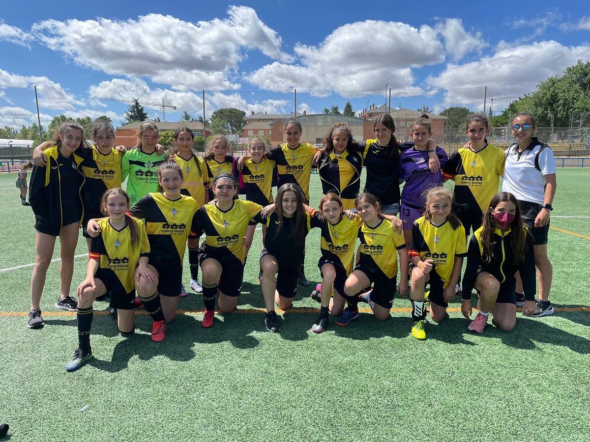 CDGalapagar's tweet photo. 🏆 Éxito rotundo del I Torneo CDG

7️⃣2️⃣ equipos
➕1️⃣1️⃣0️⃣0️⃣ jugadores
➕1️⃣5️⃣0️⃣0️⃣ asistentes
 1️⃣4️⃣8️⃣ partidos disputados

Enhorabuena a todos los equipos participantes y gracias por la confianza depositada. 

➕ INFO: https://t.co/I10MamBE6S

#UnPuebloDosColoresUnaIlusión💛🖤 https://t.co/eWrvVKB5Zq