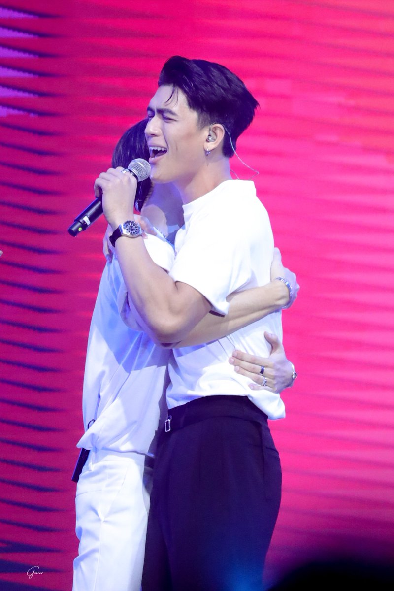 GR4CEZ's tweet photo. จะกี่ปีผ่านไป #จอสซี #JossZee ก็ยังน่ารักเหมือนเดิม ฉันรักในคสพของเขา
เมื่อก่อน ตอนนี้ https://t.co/B8FqQQ4ybo